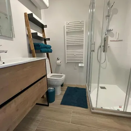 Studio Avec Coin Cabine Isole Fréjus