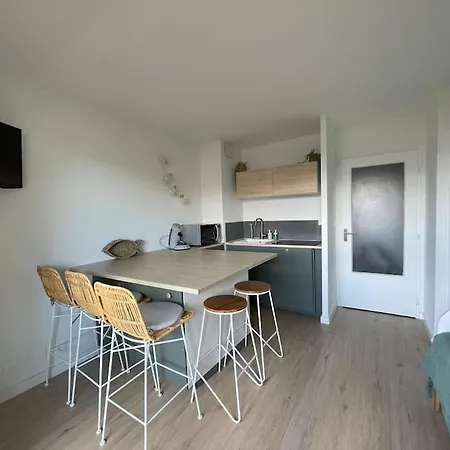 Studio Avec Coin Cabine Isole *