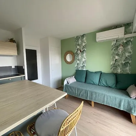 Studio Avec Coin Cabine Isole Fréjus